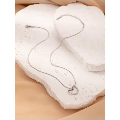 Fashion Jewelry Tainless Steel Twist Hollow Heart Pendant Necklace For Women Spicy Girls Simple Clavicle Chain Jewelry Gift