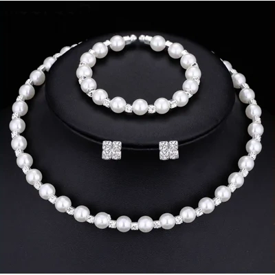Bridal bridal accessories 8MM handmade pearls, Rhinestone necklaces, necklaces, bracelets, earrings, three sets of suits