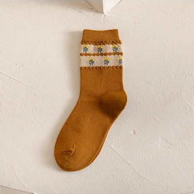 Women's Fashionable And Versatile Retro Mid-calf Socks