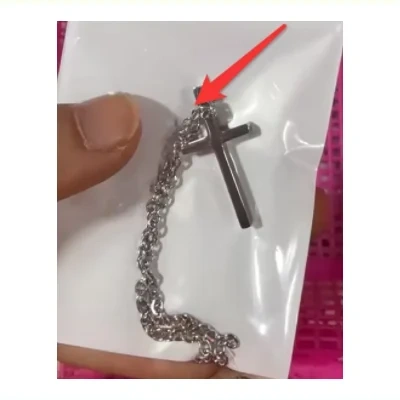 Simple cross necklace